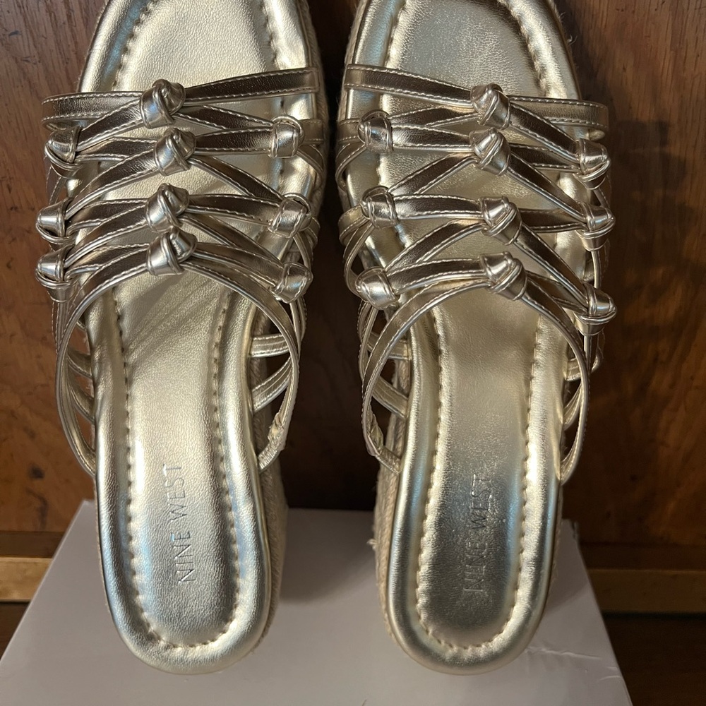 NIB women’s size 8.5 Nine West Gold Women's wedge Sandals